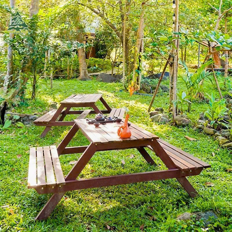 Open-air work tables